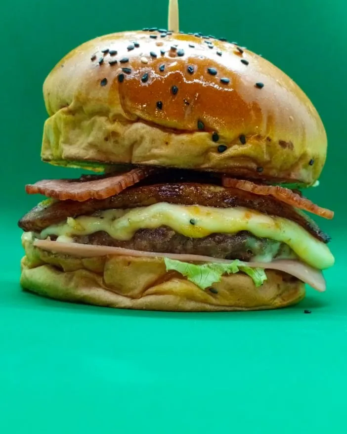 Hamburguesa doble con tocineta